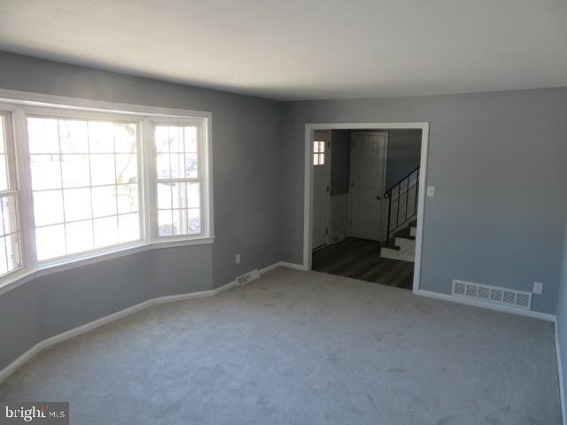 506 Faraday Road Hockessin, DE 19707 - Photo 3 of 25 Living Room