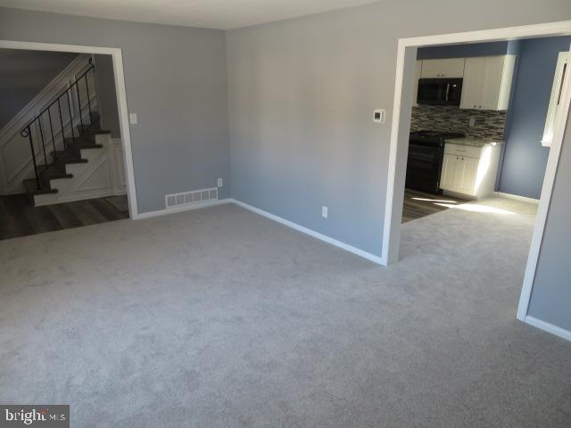 506 Faraday Road Hockessin, DE 19707 - Photo 4 of 25 Living Room