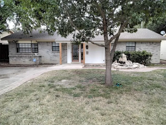 $2,600 | 2317 Meadow Dale, Irving, TX 75060