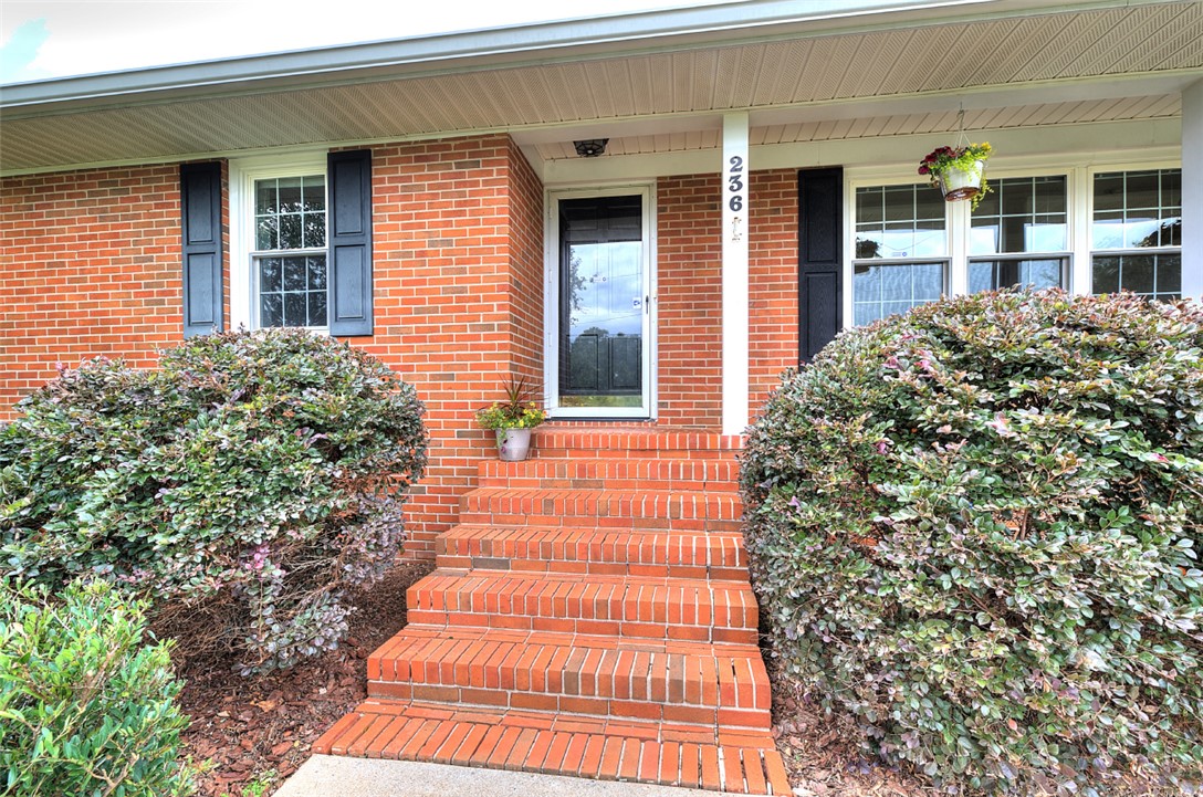 236 Connie Drive Pickens, SC 29671 - Photo 4 of 42