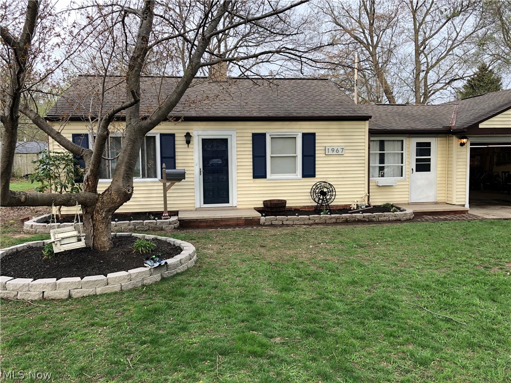 1967 Benjamin Road Madison, OH 44057 - Photo 2 of 15 Front exterior