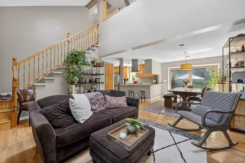 $560,000 | 305 Oak Lane, Newburgh, NY 12550