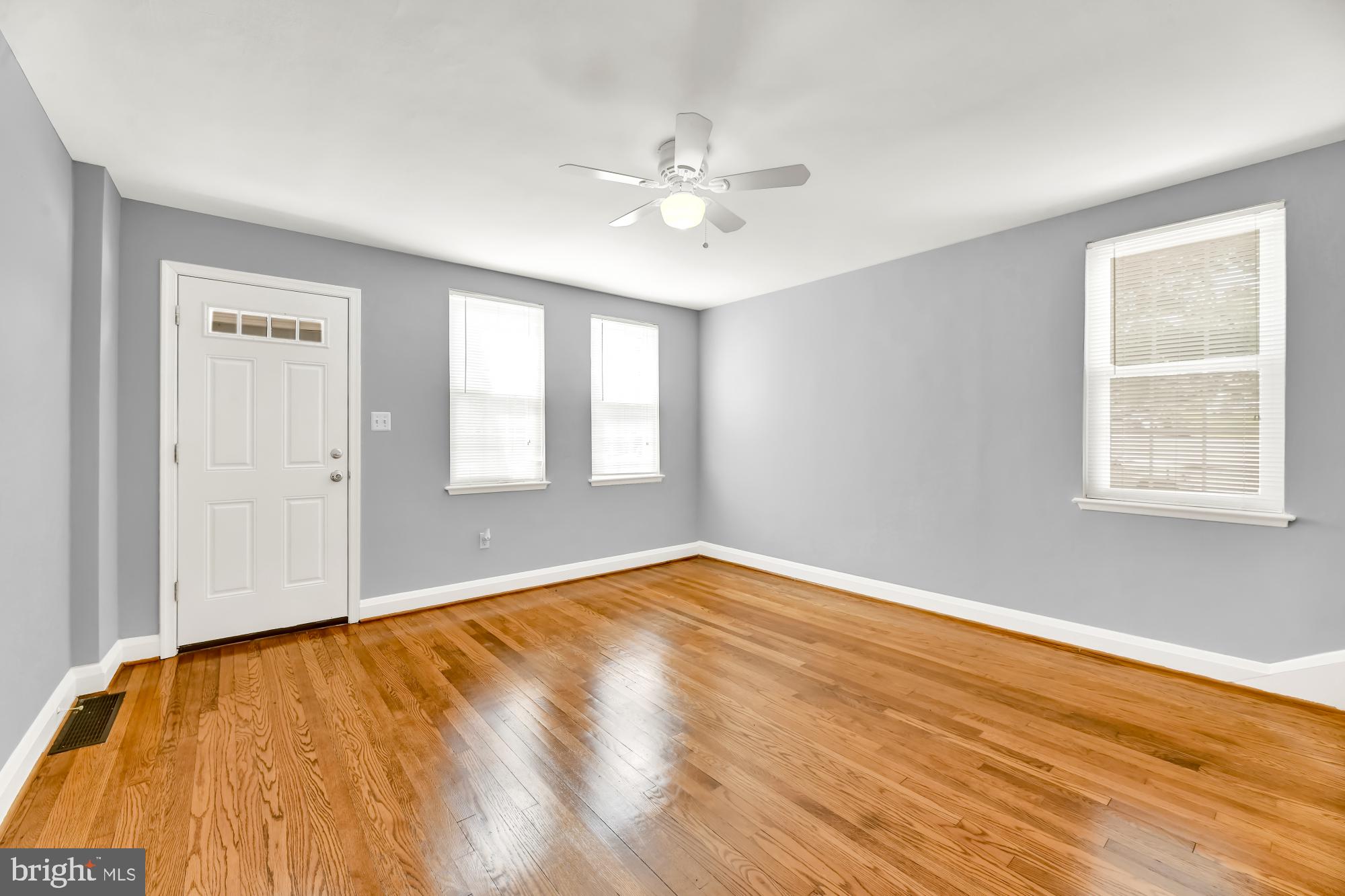 1628 Mussula Road Towson, MD 21286 - Photo 4 of 28 Living Room