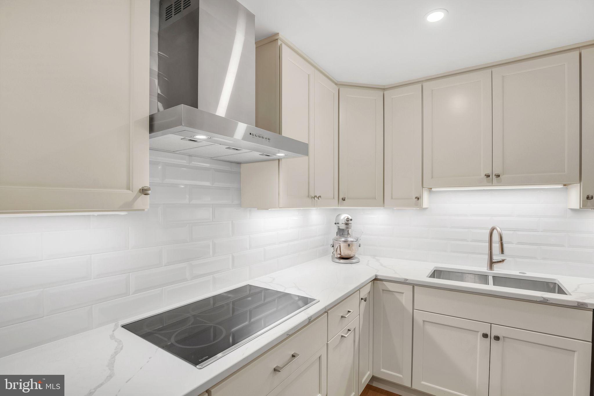 1325 13th Street Northwest, Unit 1 Washington, DC 20005 - Photo 8 of 43 Induction cooktop