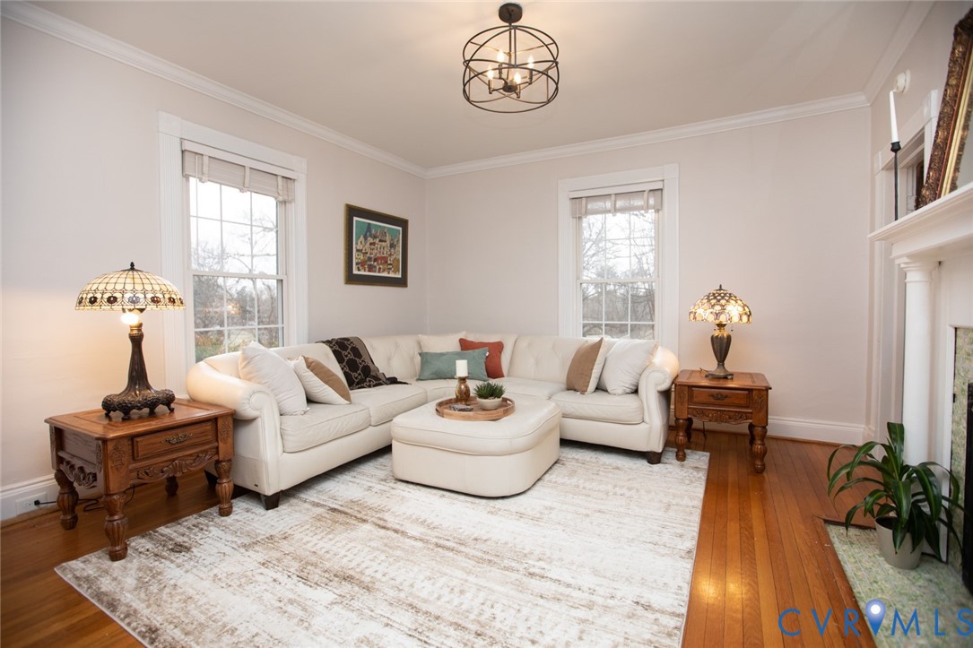 401 2nd Avenue Farmville, VA 23901 - Photo 11 of 55 a living room with furniture and wooden floor