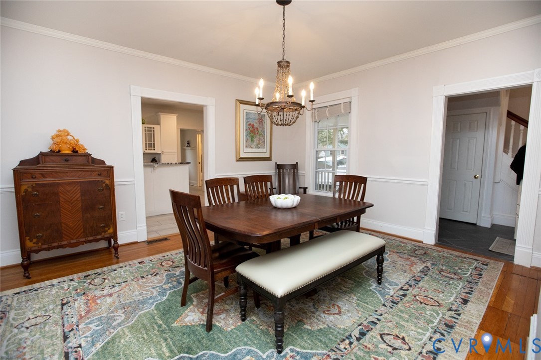 401 2nd Avenue Farmville, VA 23901 - Photo 18 of 55 a living room with a dining table and a rug