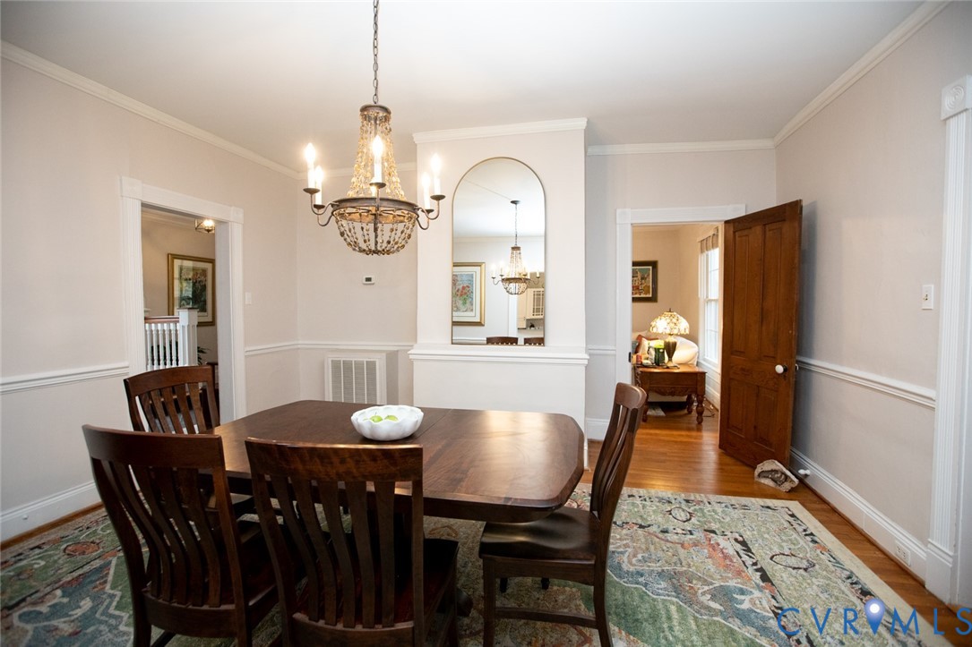 401 2nd Avenue Farmville, VA 23901 - Photo 22 of 55 a view of a dining room with furniture