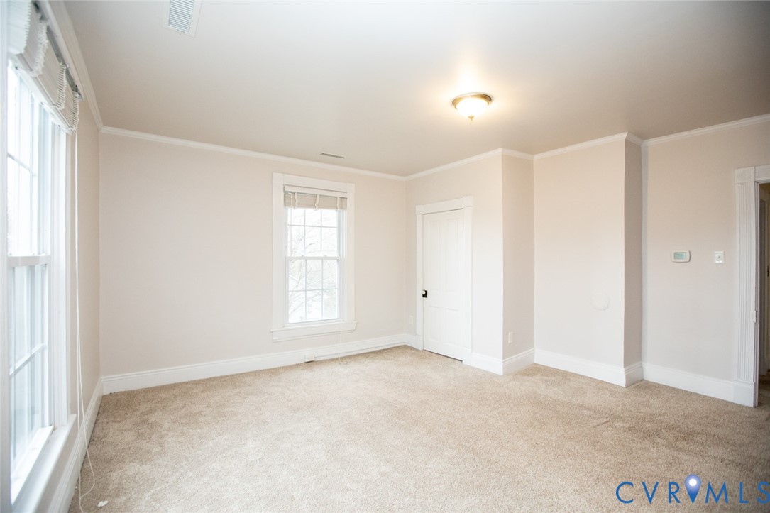 401 2nd Avenue Farmville, VA 23901 - Photo 49 of 55 a view of an empty room with a window