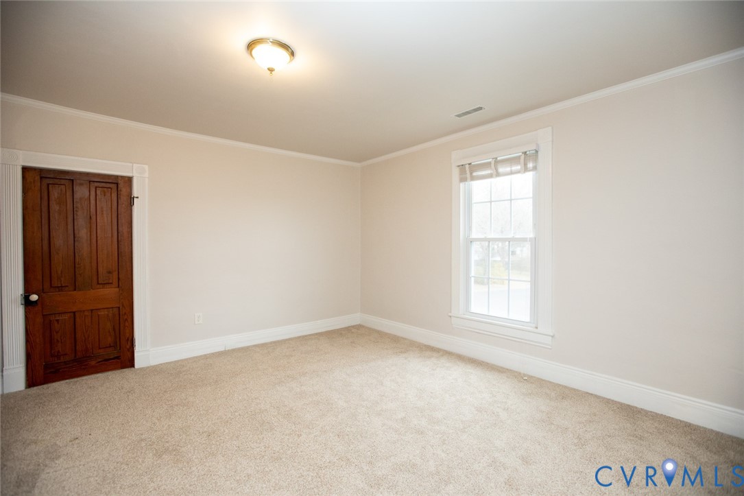 401 2nd Avenue Farmville, VA 23901 - Photo 51 of 55 an empty room with windows