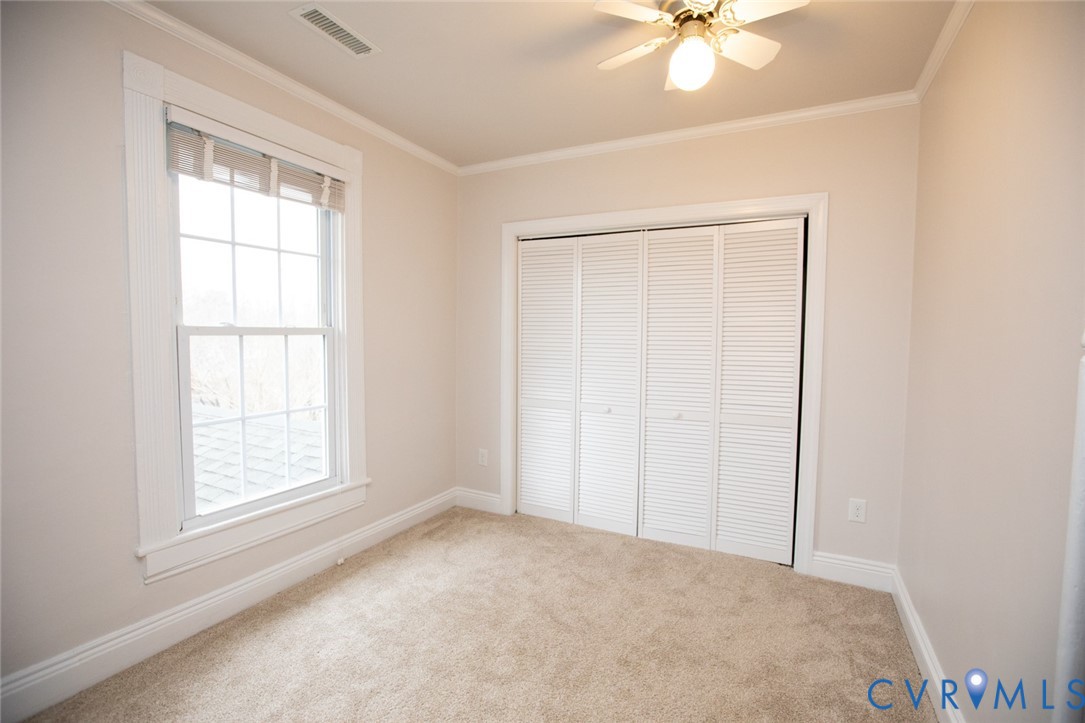 401 2nd Avenue Farmville, VA 23901 - Photo 52 of 55 an empty room with windows and fan