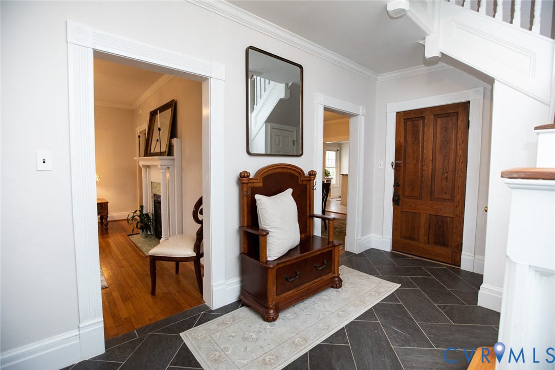 401 2nd Avenue Farmville, VA 23901 - Photo 9 of 55 a room with painting and a table