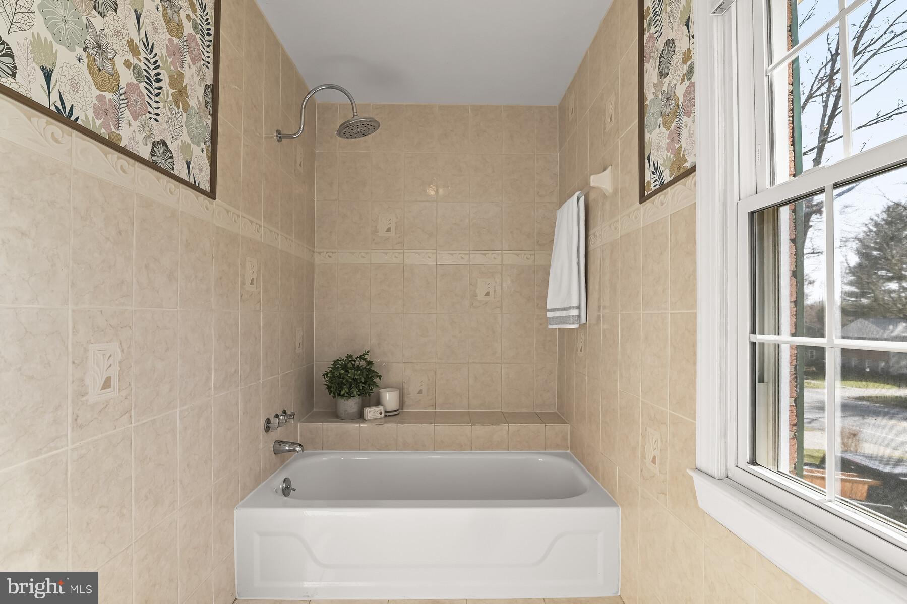 5029 Ten Mills Road Columbia, MD 21044 - Photo 26 of 49 Primary bath with tub and ledge