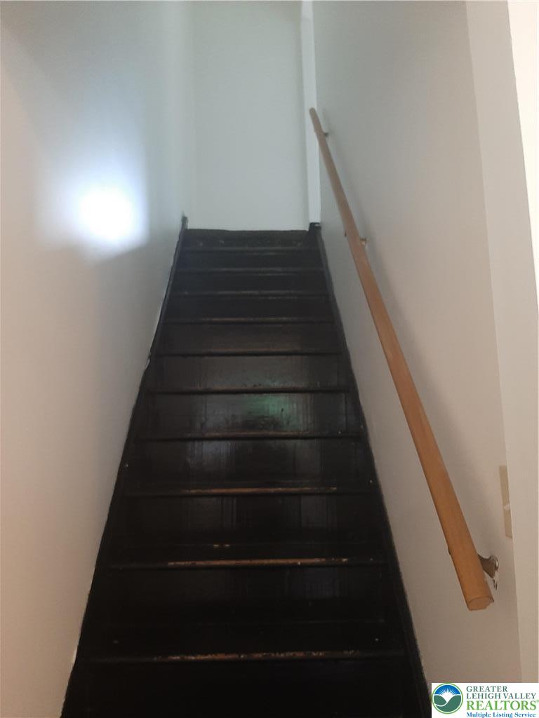 824 East 8th Street Bethlehem, PA 18015 - Photo 7 of 10 a view of entryway
