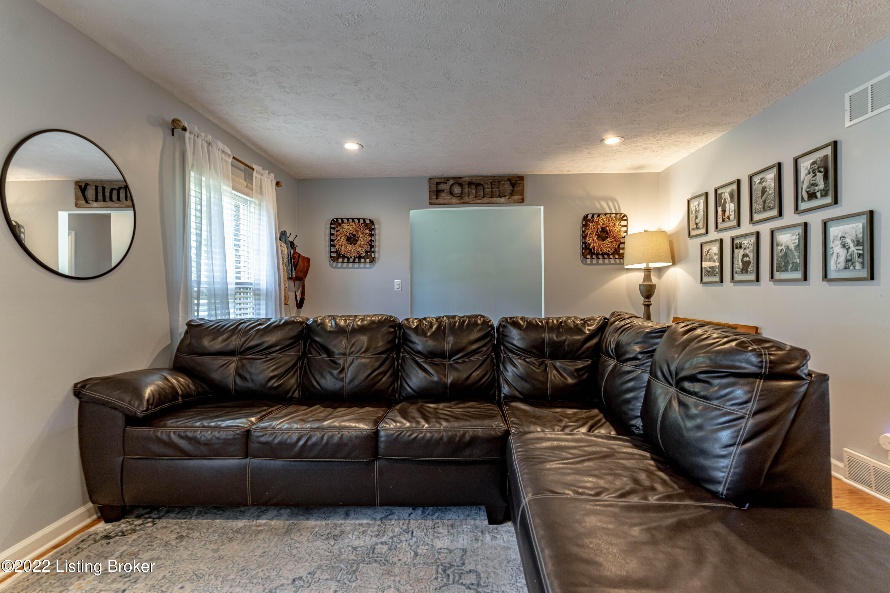 7404 Moredale Road Louisville, KY 40222 - Photo 6 of 64 DSC01344