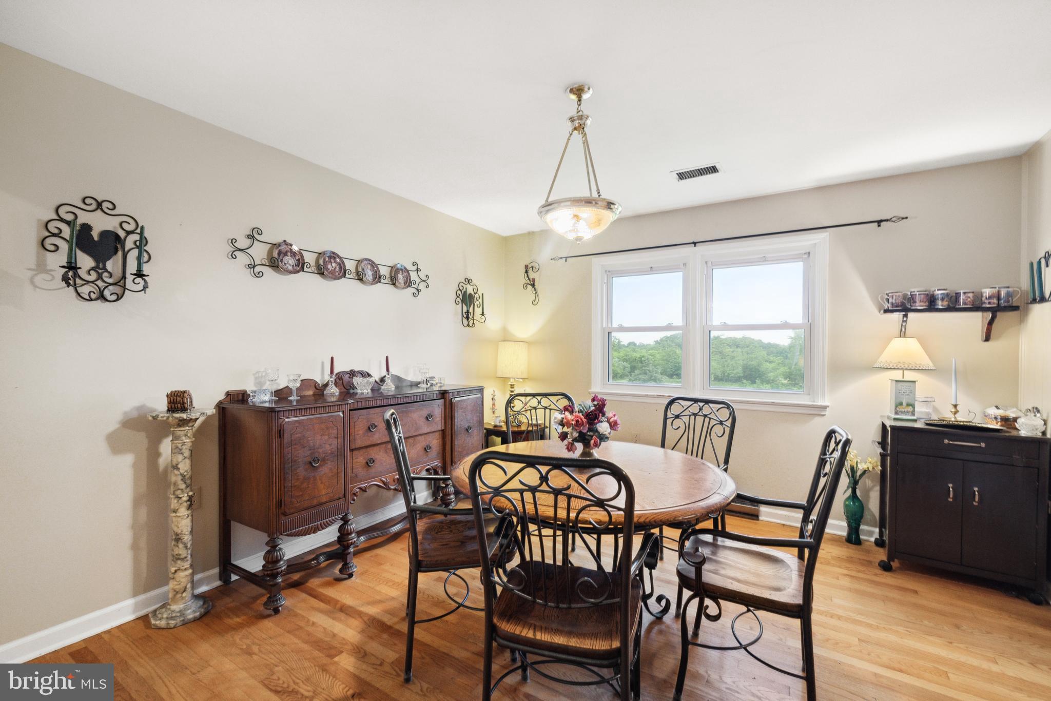 350 Poorhouse Road Winchester, VA 22603 - Photo 8 of 34 Dining Room