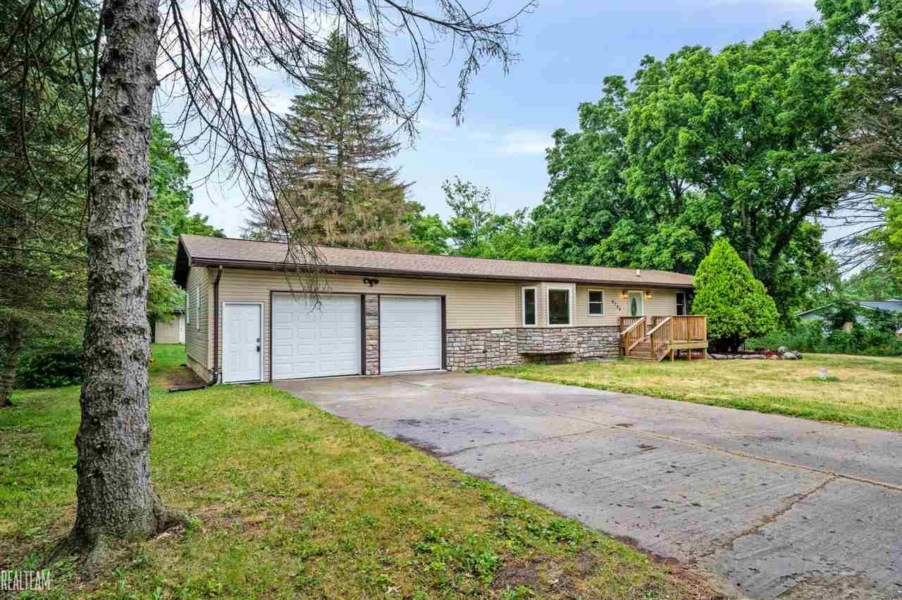 4704 Rohr Road Clarkston, MI 48348 - Photo 2 of 32 50081721-1.JPG