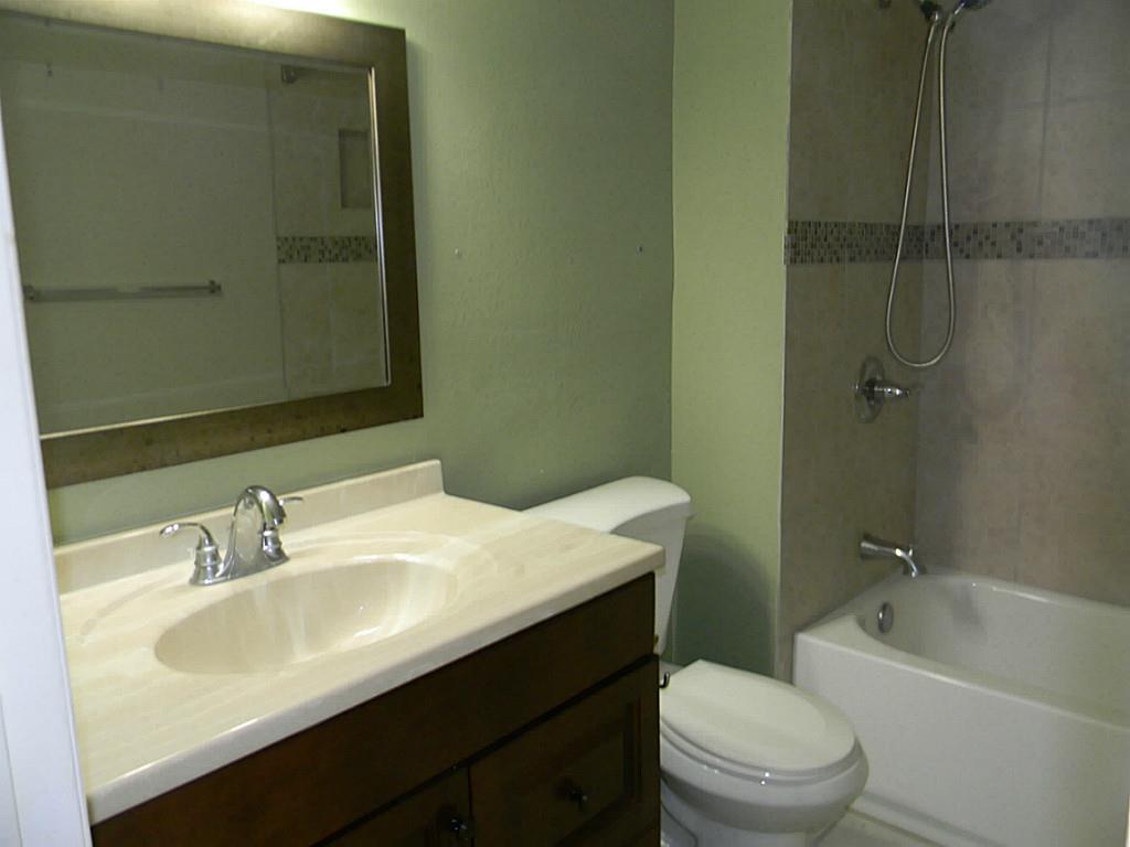 2754 Quarry Hill Road Sugar Land, TX 77478 - Photo 18 of 49 2nd bath.