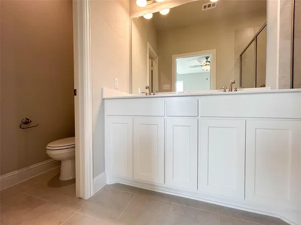 a view of a room with shelf