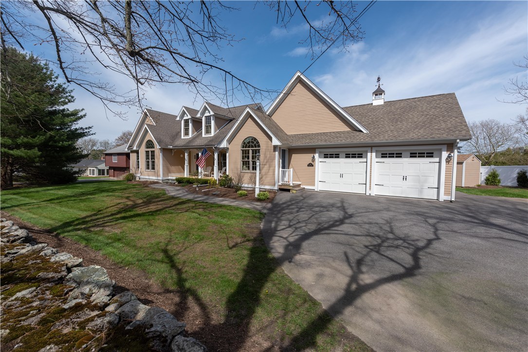 66 Ferry Road Bristol, RI 02809 - Photo 2 of 39 Gallery Image 2