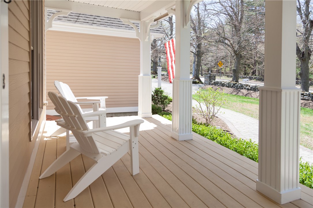 66 Ferry Road Bristol, RI 02809 - Photo 4 of 39 Gallery Image 4