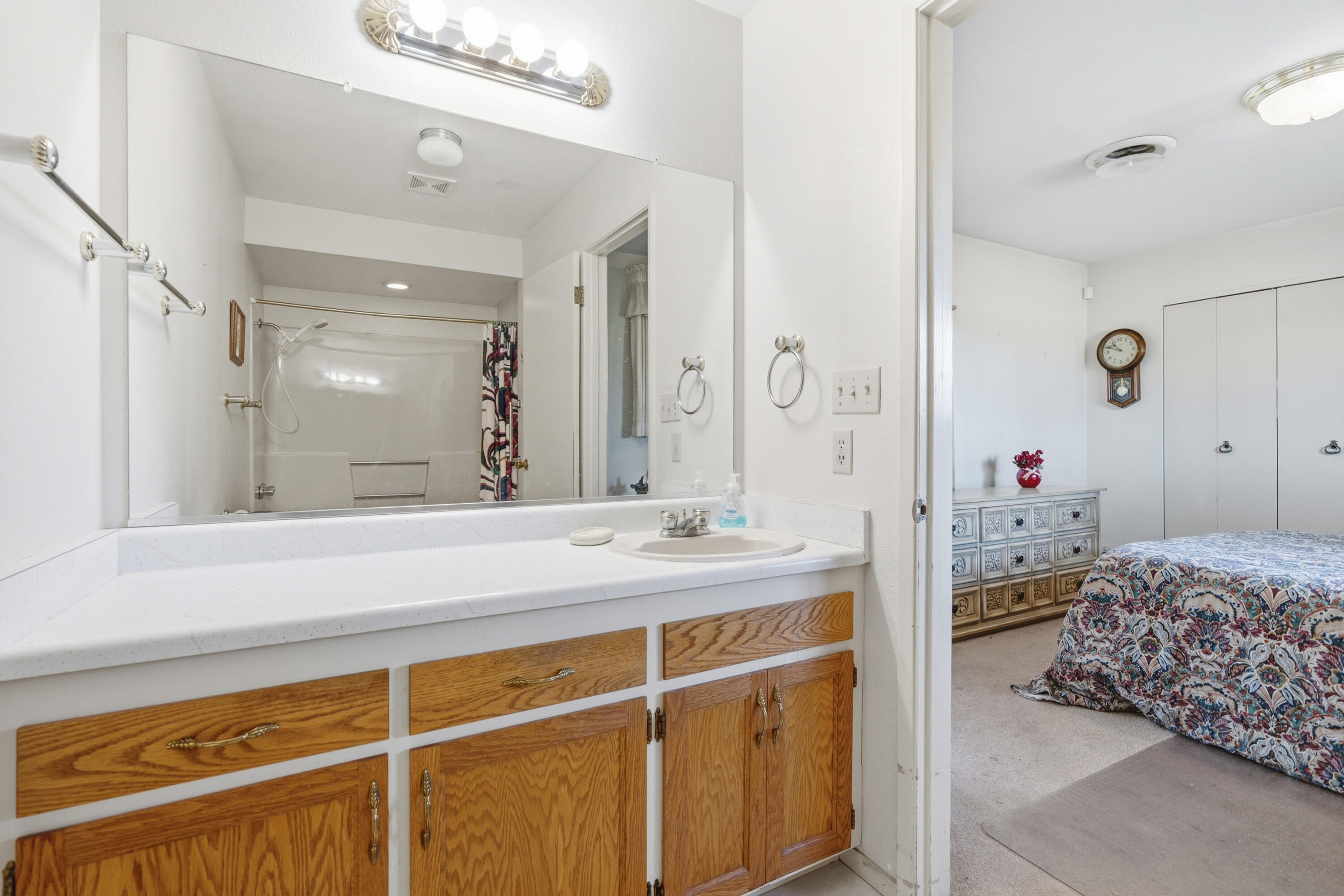 21241 Boyle Road Redding, CA 96003 - Photo 28 of 61 primary bathroom