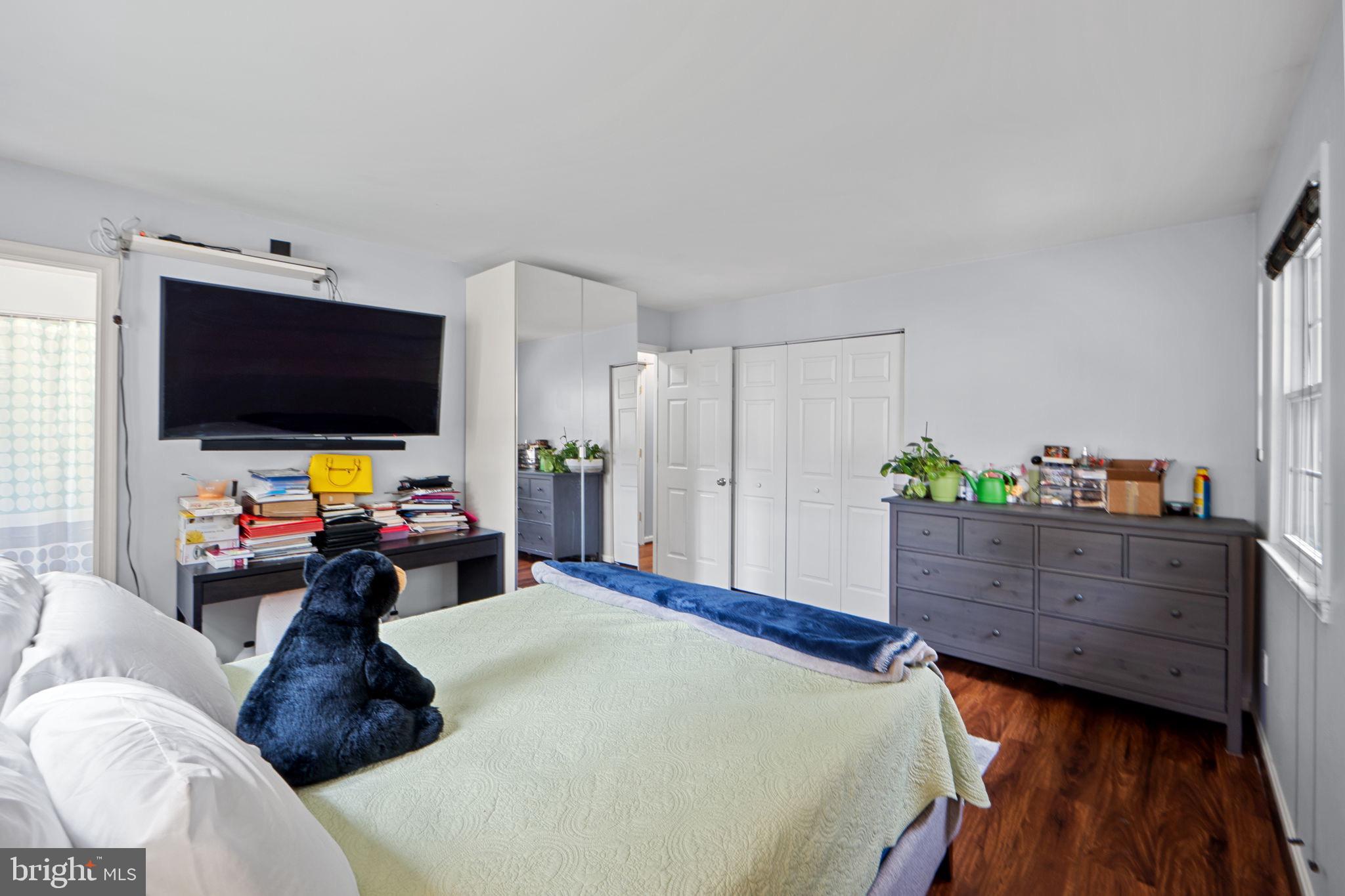 7222 Willow Oak Place Springfield, VA 22153 - Photo 19 of 34 a living room with furniture and a flat screen tv
