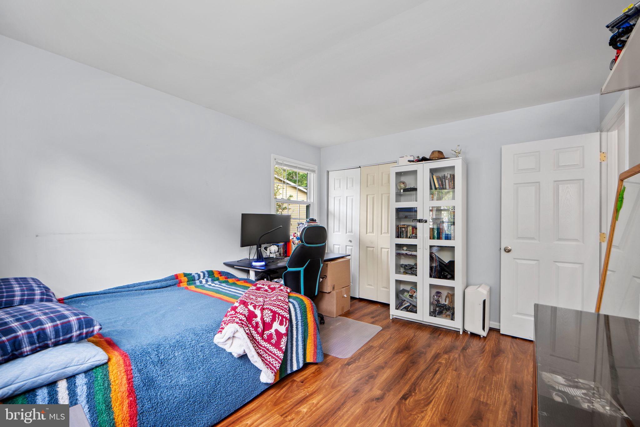 7222 Willow Oak Place Springfield, VA 22153 - Photo 28 of 34 a bedroom with furniture and a book shelf