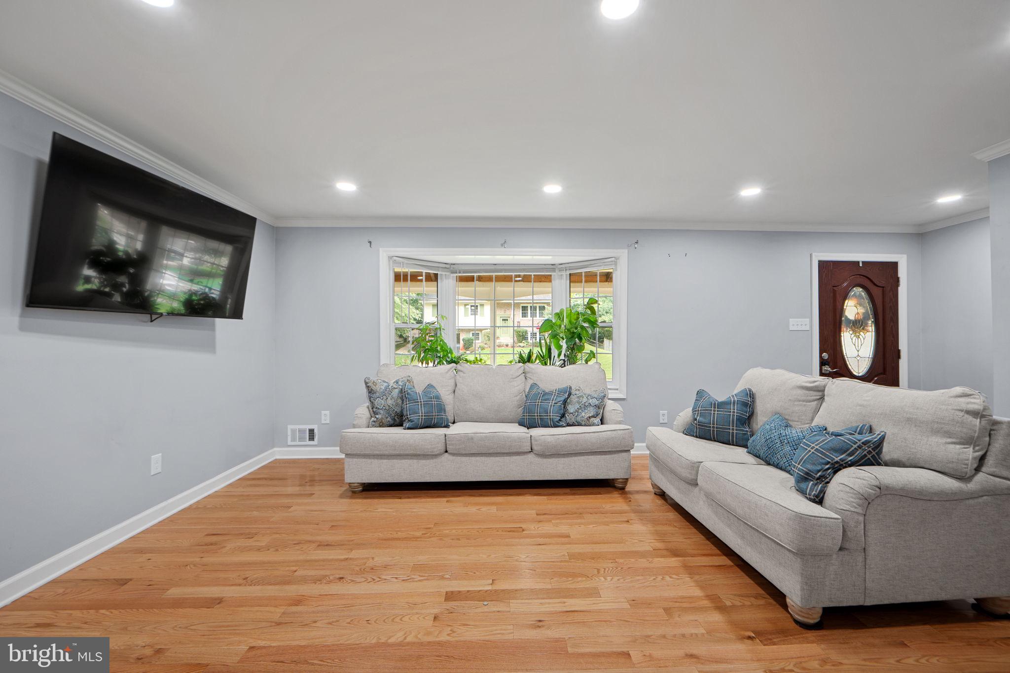 7222 Willow Oak Place Springfield, VA 22153 - Photo 10 of 34 a living room with furniture and a flat screen tv