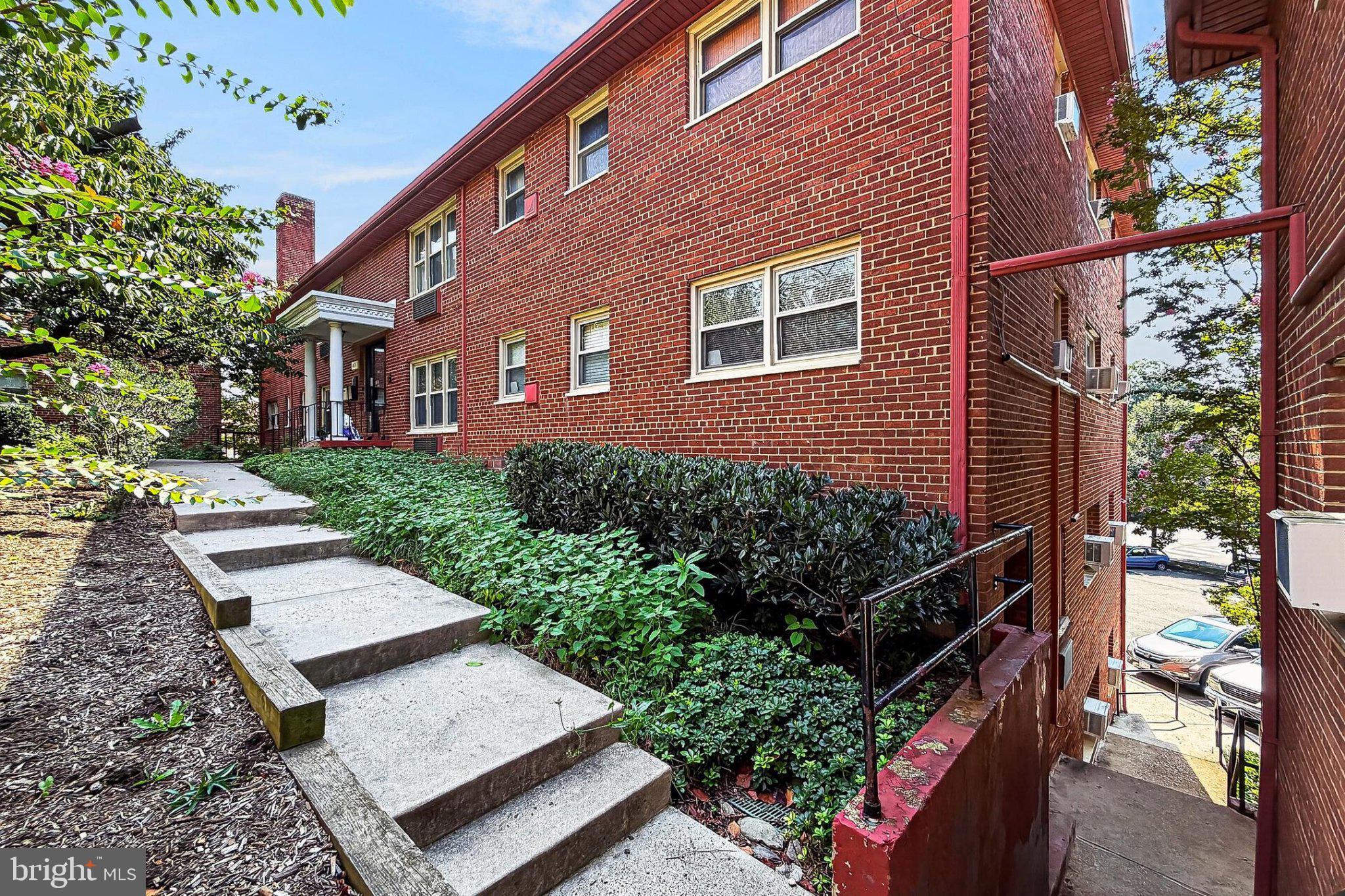 4635 20th Road North, Unit 10 Arlington, VA 22207 - Photo 2 of 19 Gallery Image 2