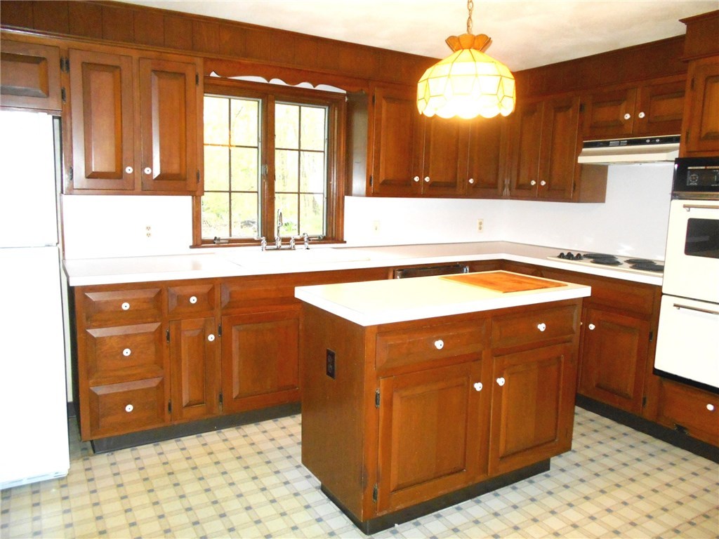 285 Old River Road Lincoln, RI 02865 - Photo 12 of 34