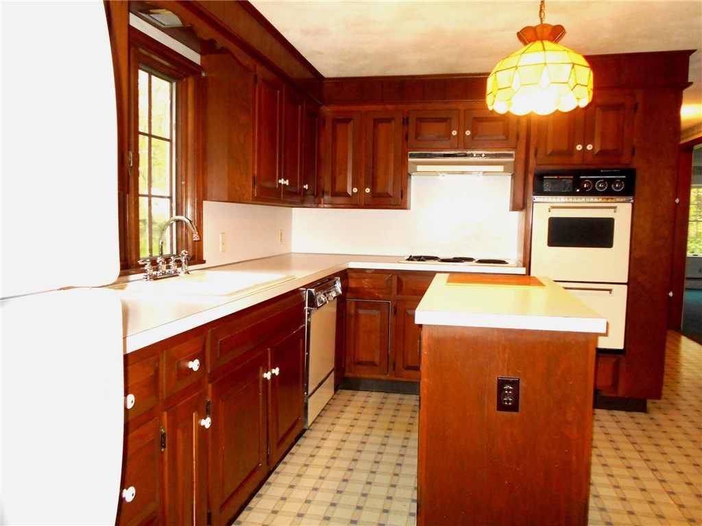 285 Old River Road Lincoln, RI 02865 - Photo 14 of 34