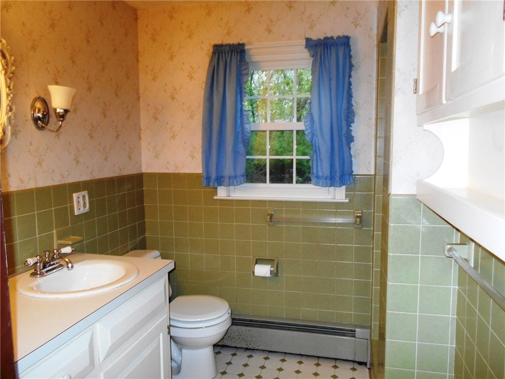 285 Old River Road Lincoln, RI 02865 - Photo 19 of 34