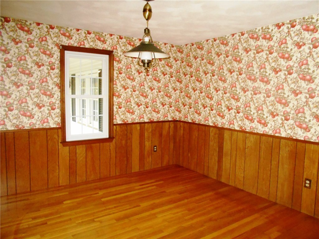 285 Old River Road Lincoln, RI 02865 - Photo 7 of 34