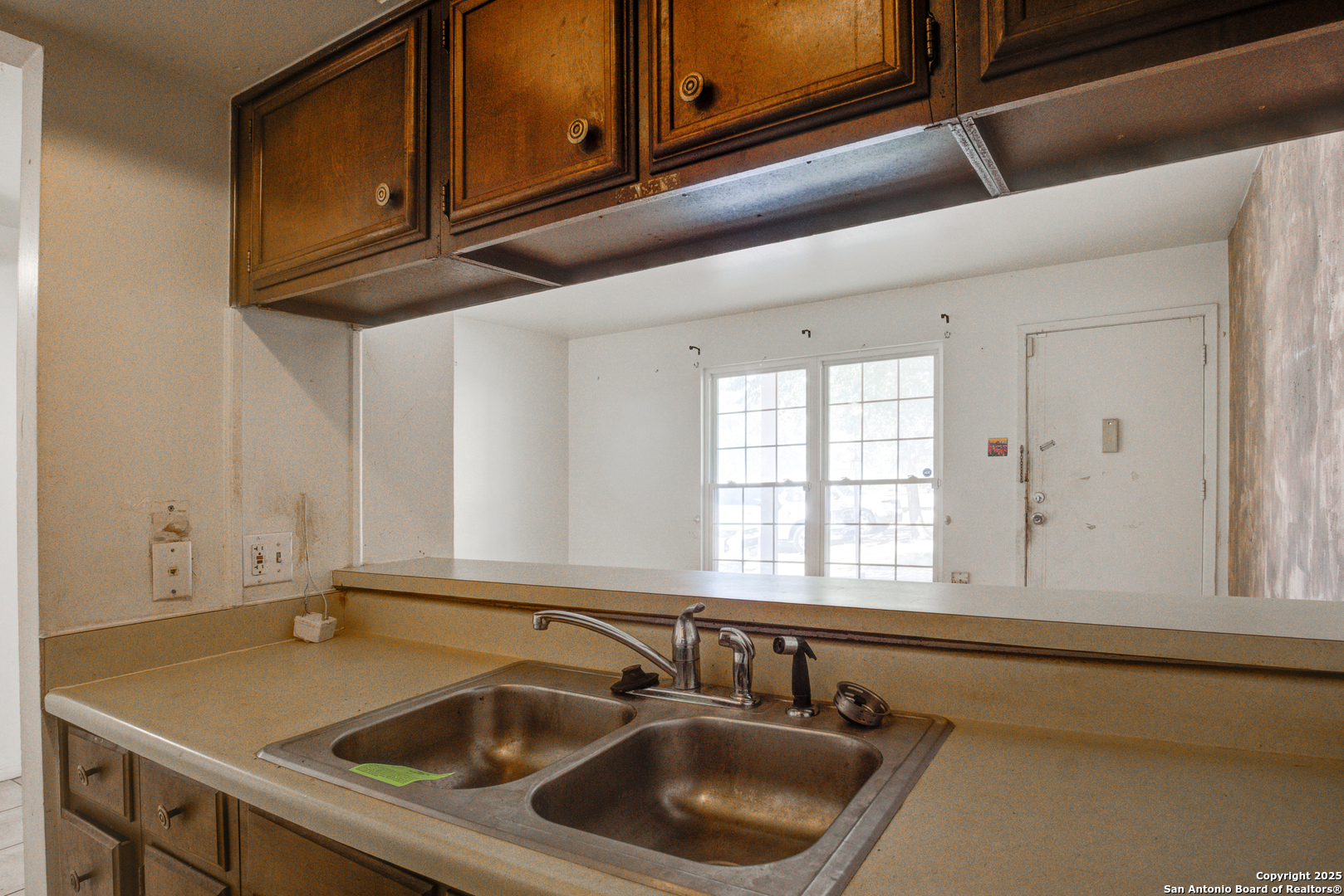 8702 Village Drive, Unit BLDG 8 814 San Antonio, TX 78217 - Photo 12 of 25 a bathroom with a sink and a bathtub