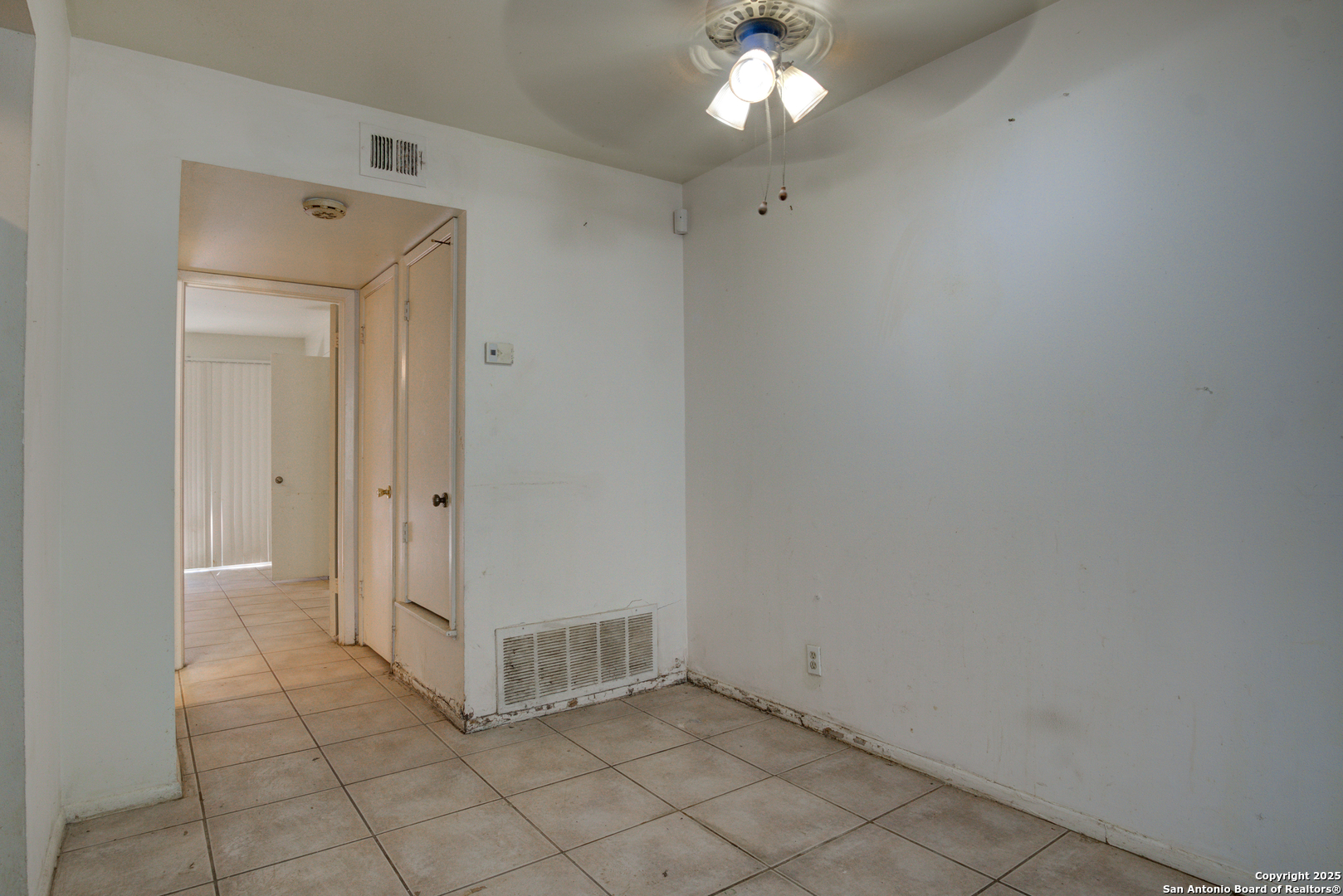 8702 Village Drive, Unit BLDG 8 814 San Antonio, TX 78217 - Photo 13 of 25 an empty room with a bathroom