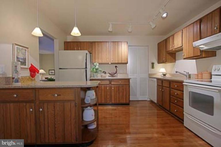 8209 Blairton Road Springfield, VA 22152 - Photo 12 of 29 Kitchen