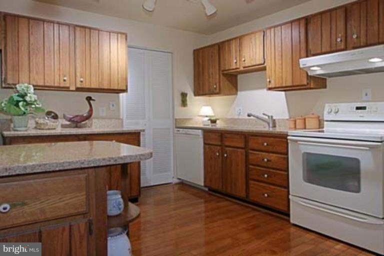 8209 Blairton Road Springfield, VA 22152 - Photo 13 of 29 Kitchen #2
