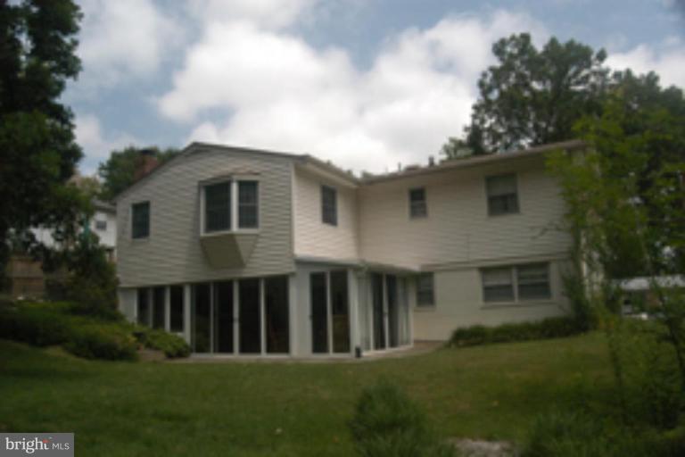 8209 Blairton Road Springfield, VA 22152 - Photo 25 of 29 Exterior (Rear)