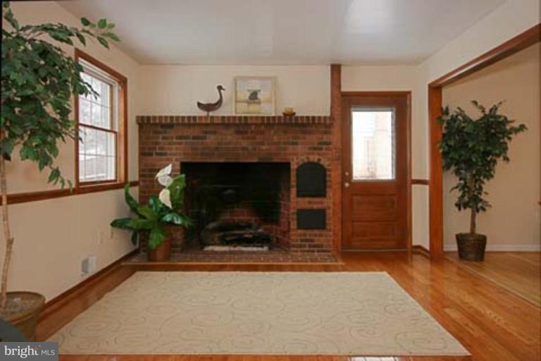 8209 Blairton Road Springfield, VA 22152 - Photo 9 of 29 Family Room #2