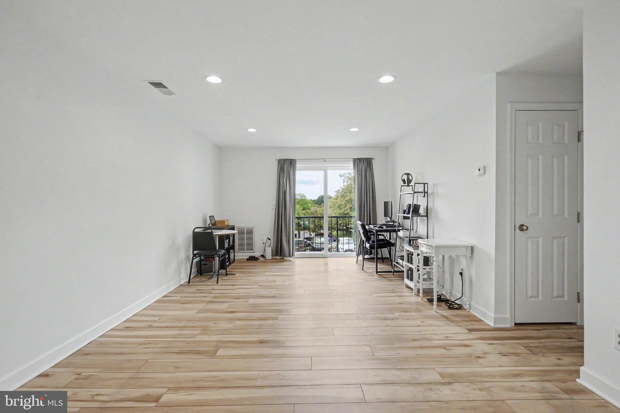 14800 Rydell Road, Unit 201 Centreville, VA 20121 - Photo 4 of 28 Spacious, sunlit living area awaits.