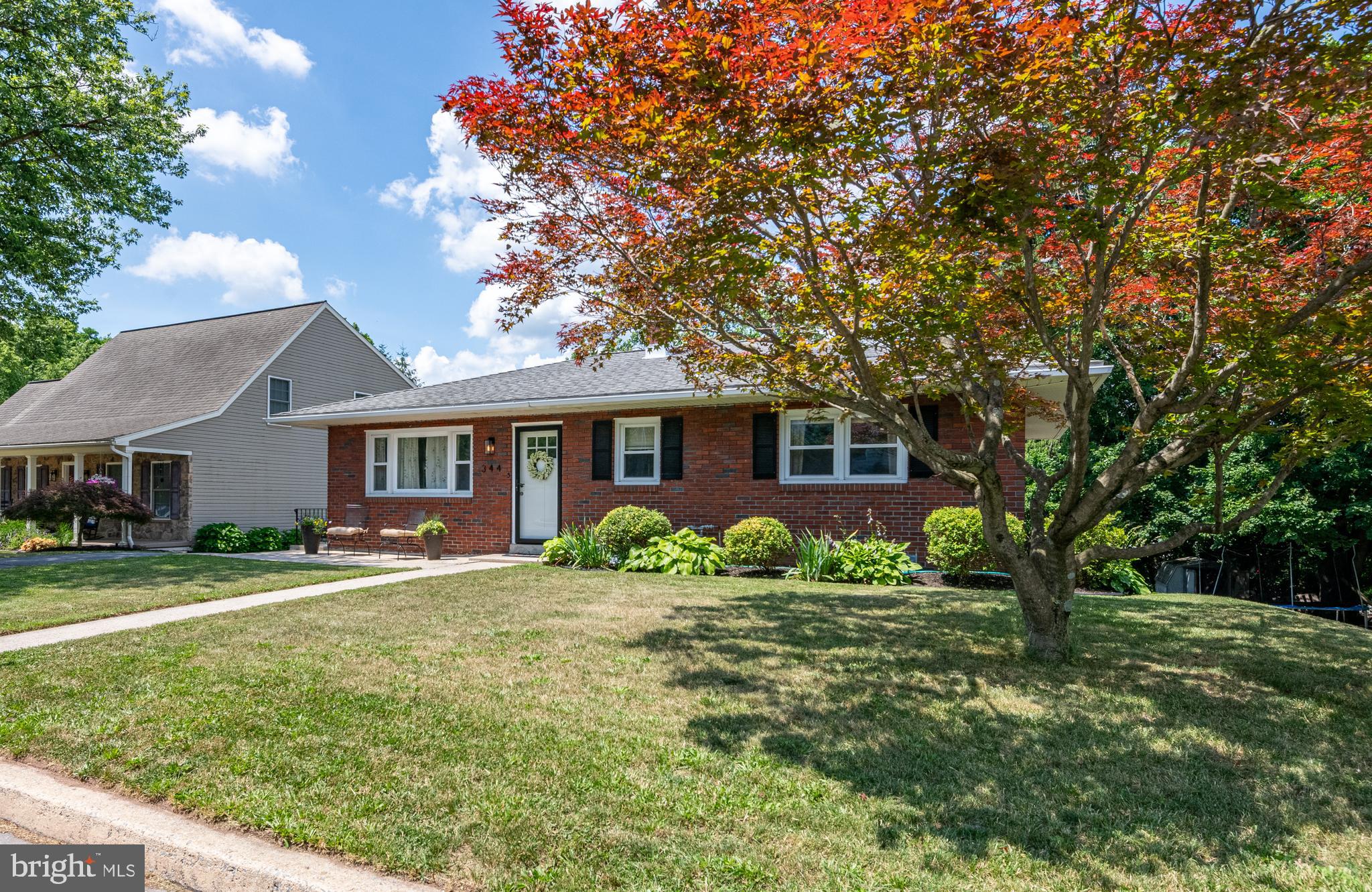 344 Pennwyn Place Reading, PA 19607 - Photo 3 of 33