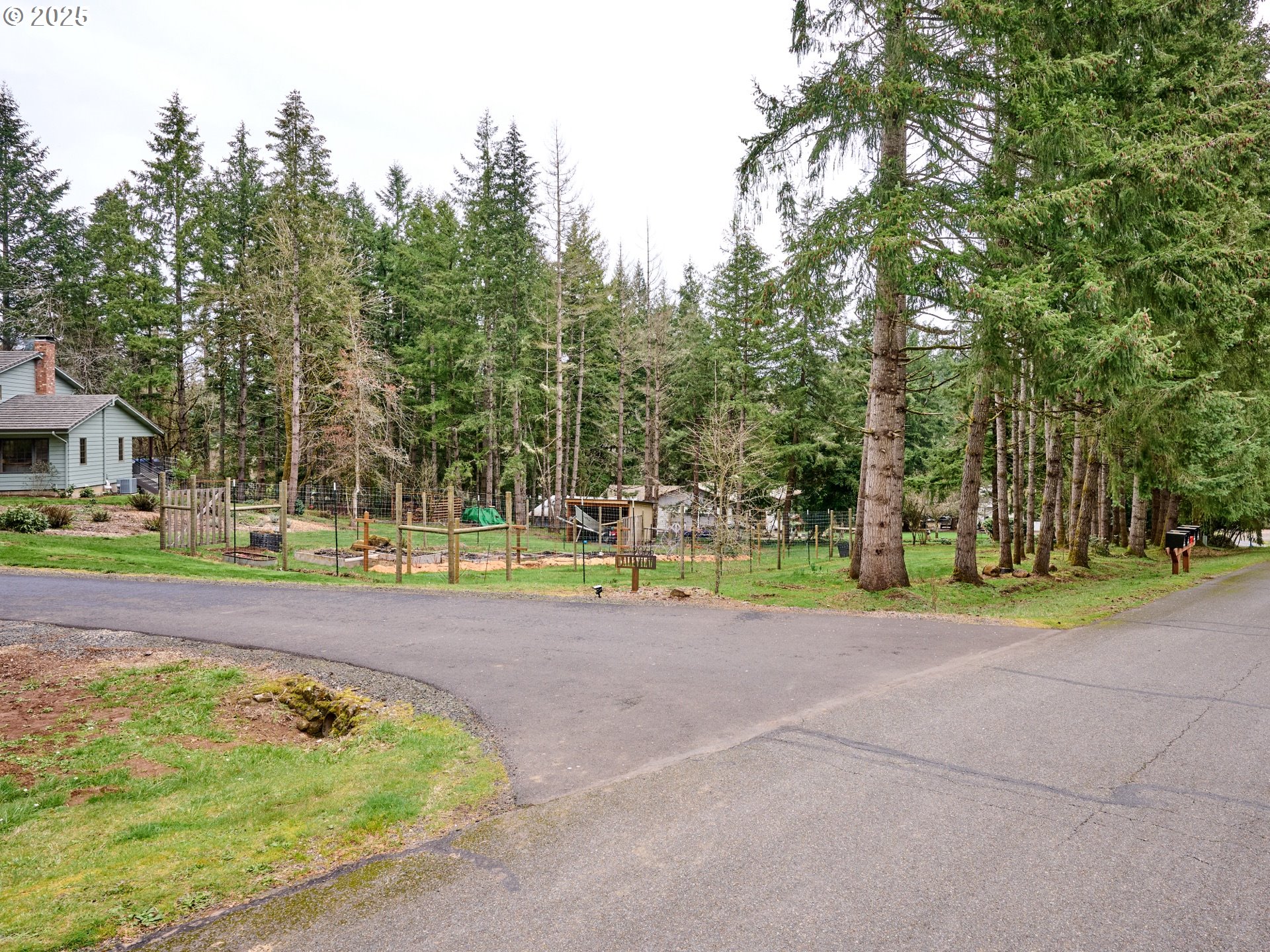 9065 Daleview Road Southeast Salem, OR 97317 - Photo 31 of 48 Gallery Image 31