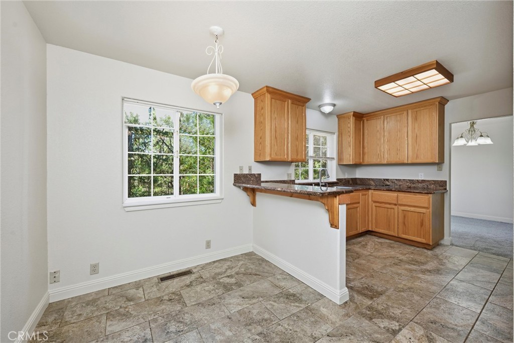 16211 Golf Middletown, CA 95426 - Photo 12 of 29 Bar area off of kitchen with casual dining area