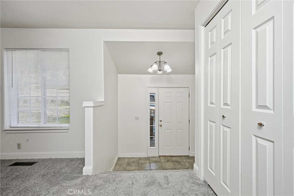 16211 Golf Middletown, CA 95426 - Photo 5 of 29 Front door into living room