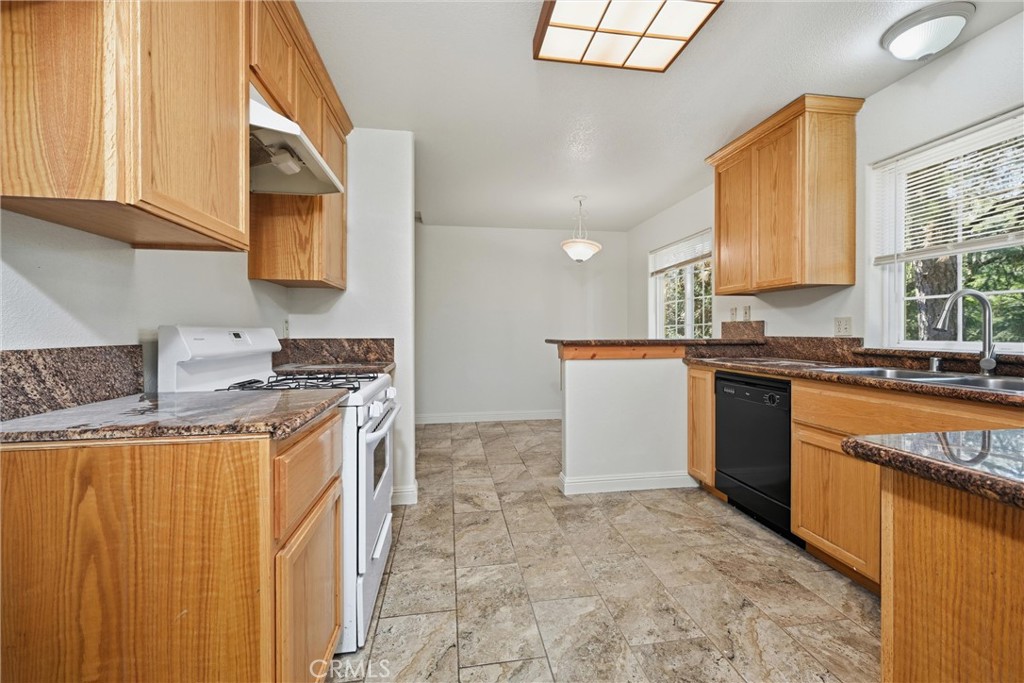 16211 Golf Middletown, CA 95426 - Photo 9 of 29 Kitchen