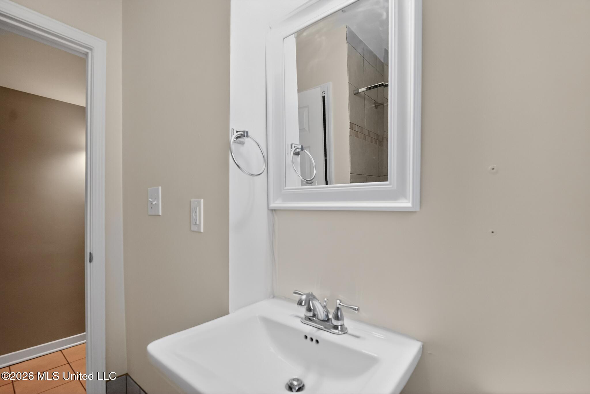 1523 Winchester Street Jackson, MS 39211 - Photo 33 of 34 33_1523_Winchester_St-Bathroom-6772