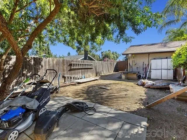 1528 Reche Road Fallbrook, CA 92028 - Photo 30 of 32 a view of a backyard of the house