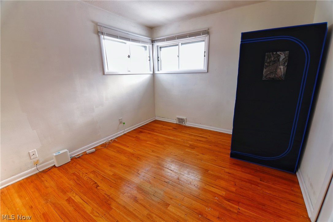4378 Urban Road Cleveland, OH 44121 - Photo 16 of 24