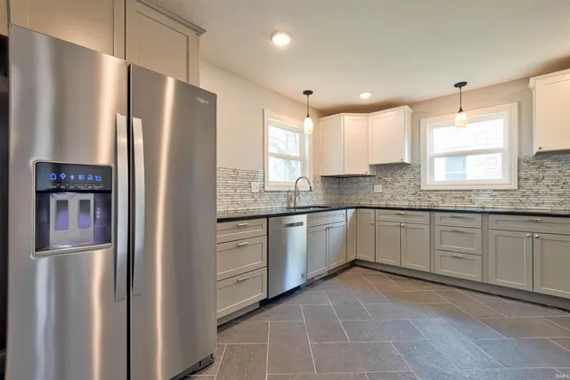 $269,900 | 425 Q Street, Bedford, IN 47421