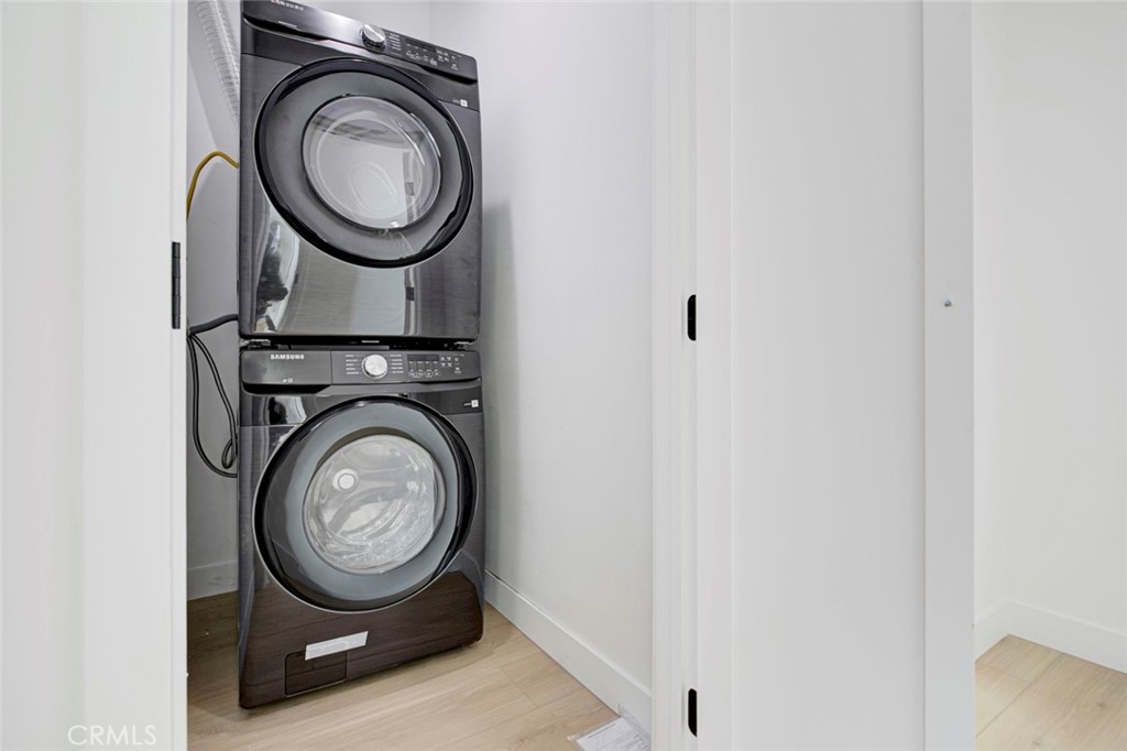 2242 North Keystone Street Burbank, CA 91504 - Photo 17 of 26 a view of washer and dryer in a utility room